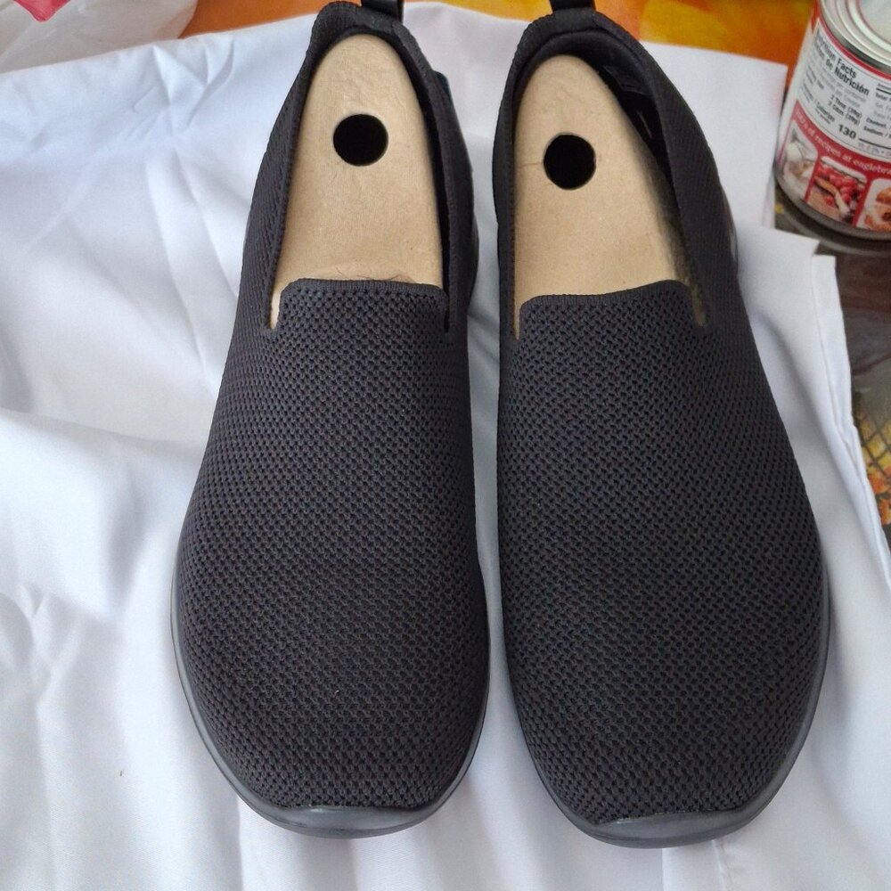 Skechers Women's wide size 8 Go Walk Joy-Sensational Day Sneaker